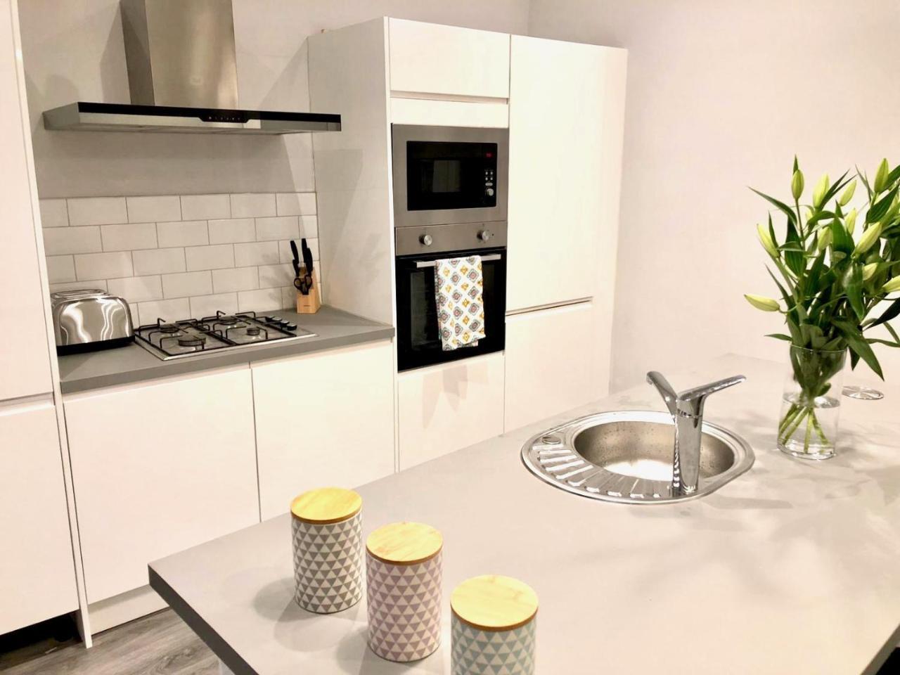 Byevo Almar Villa - Close To City And Airport - Perfect For Contractors Or Large Groups Glasgow Exteriör bild